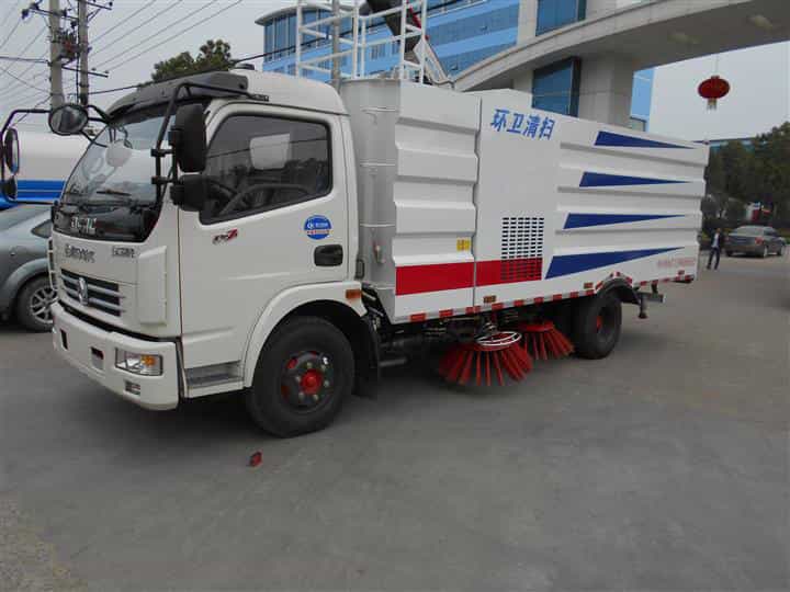 东风多利卡扫路车