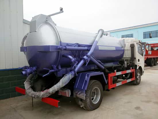 国五东风多利卡吸污车