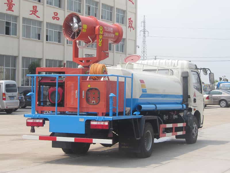 东风大多利卡雾炮车5-7立方(圆罐)