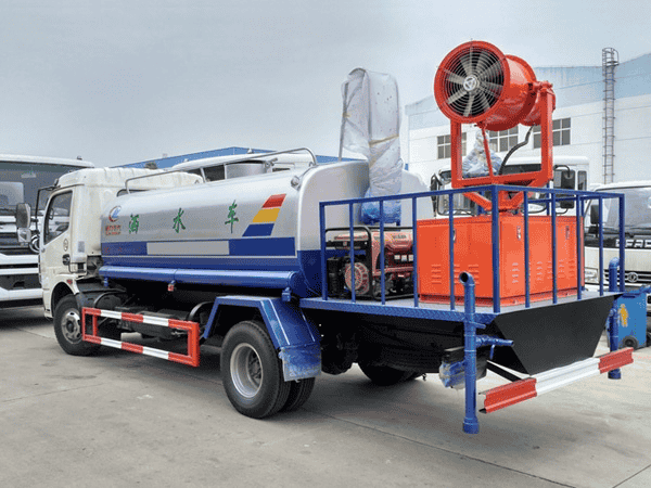 东风大多利卡雾炮车5-7立方(圆罐)