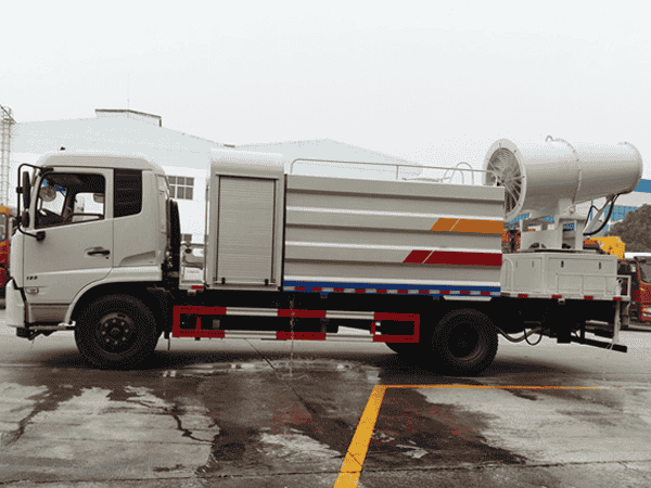 东风天锦抑尘雾炮车10-15立方(方罐)