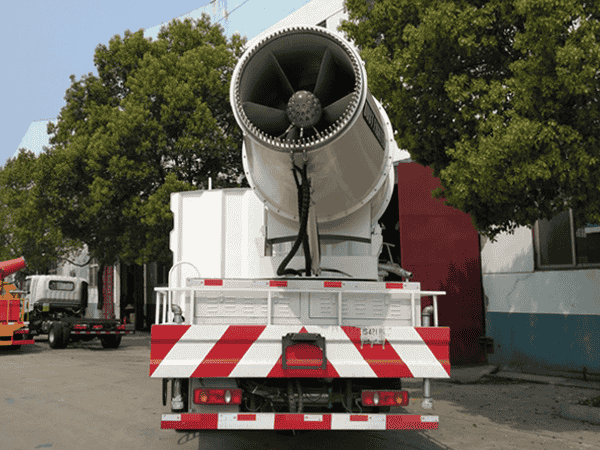 东风天锦抑尘雾炮车10-15立方(方罐)