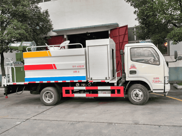 东风小多利卡雾炮降尘车3-5立方(方罐)