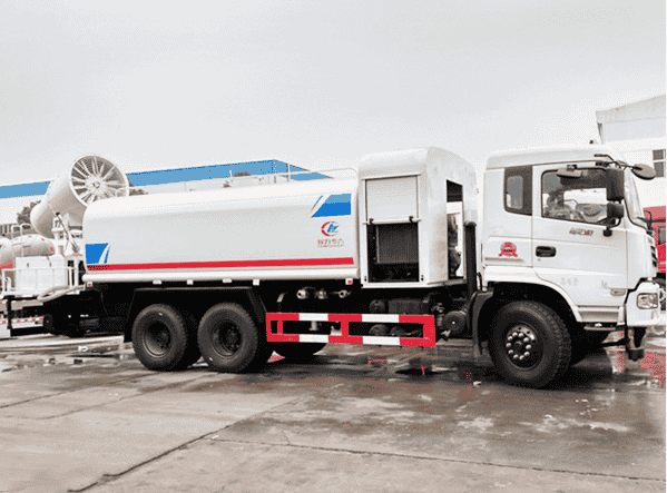 东风新款后双桥雾炮车