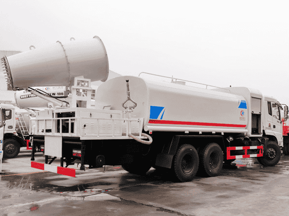 东风新款后双桥雾炮车