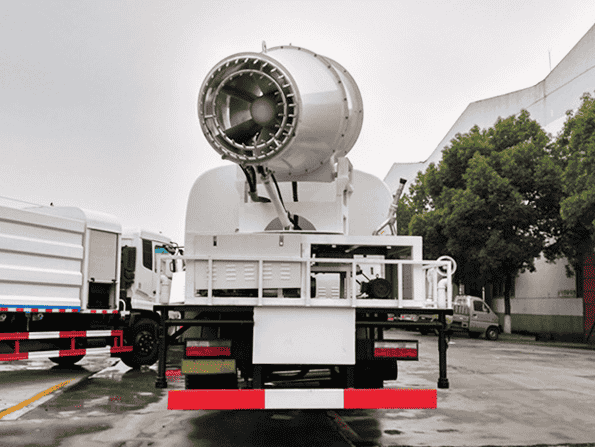 东风新款后双桥雾炮车